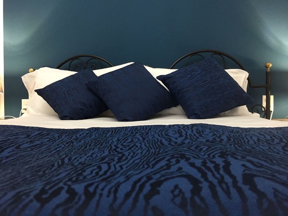 City View Pescara Family Room, Private Bathroom