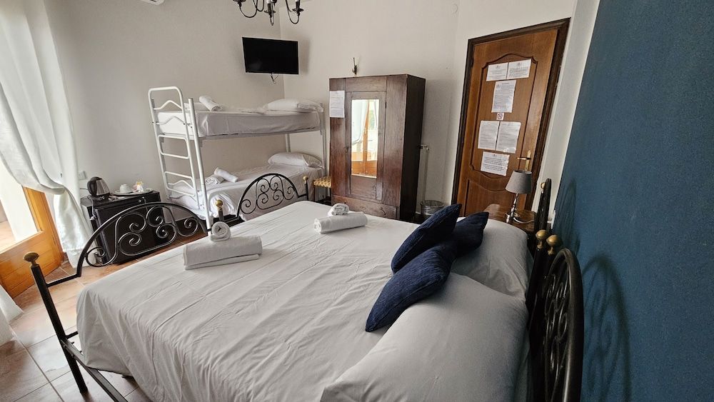 City View Pescara Family Room, Private Bathroom 11