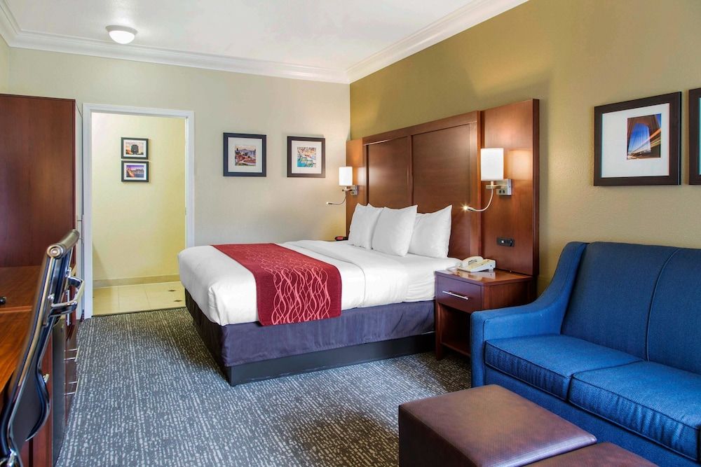 Suite, 1 King Bed, Non Smoking