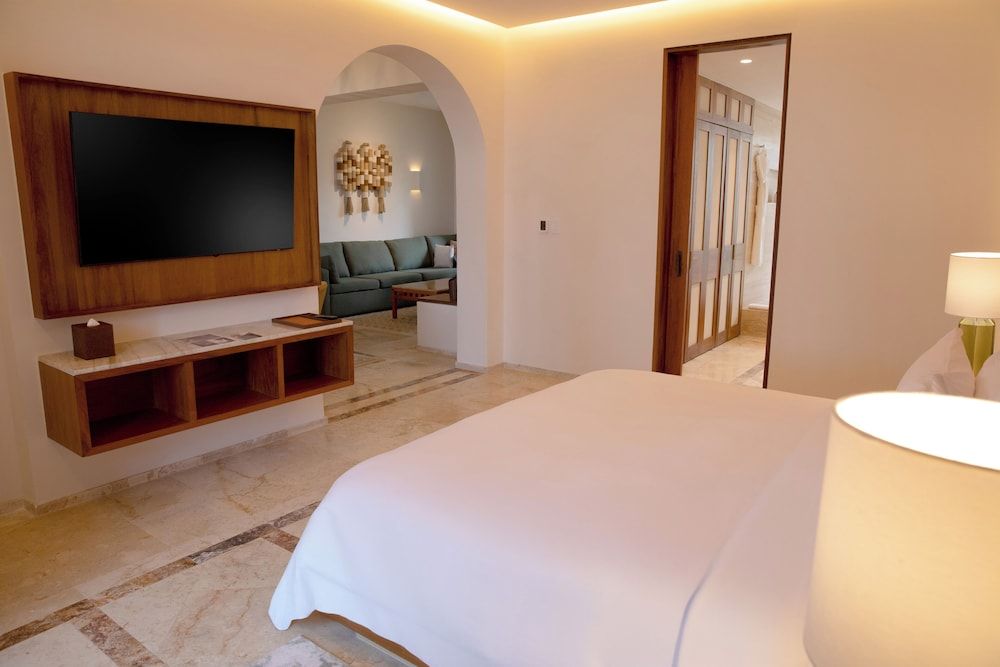 Master Luxury Suite Ocean Front Plunge Pool & outdoor shower Diamond Club