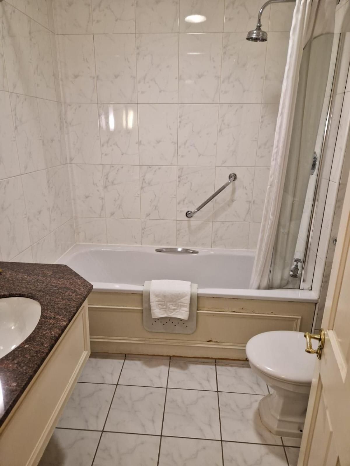 undefined The Royal Highland Hotel 8