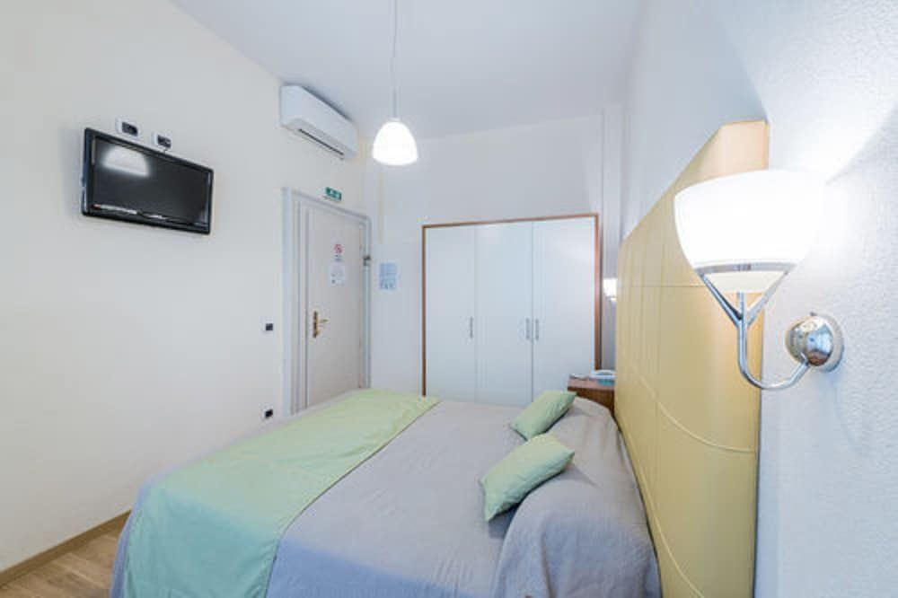 Basic Room, 1 Queen Bed