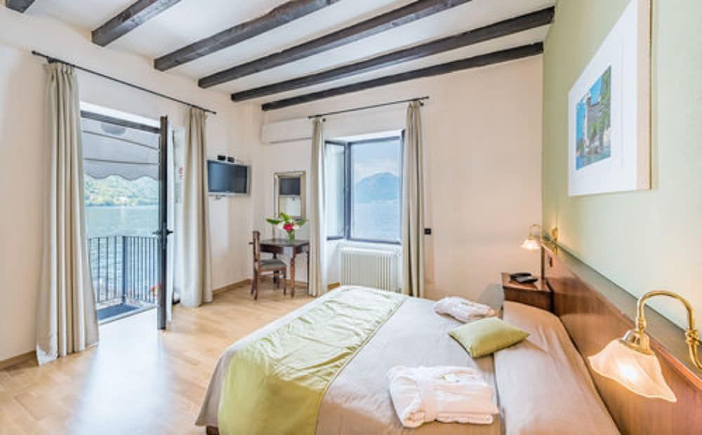 Panoramic Room, 1 Queen Bed, Non Smoking, Lake View