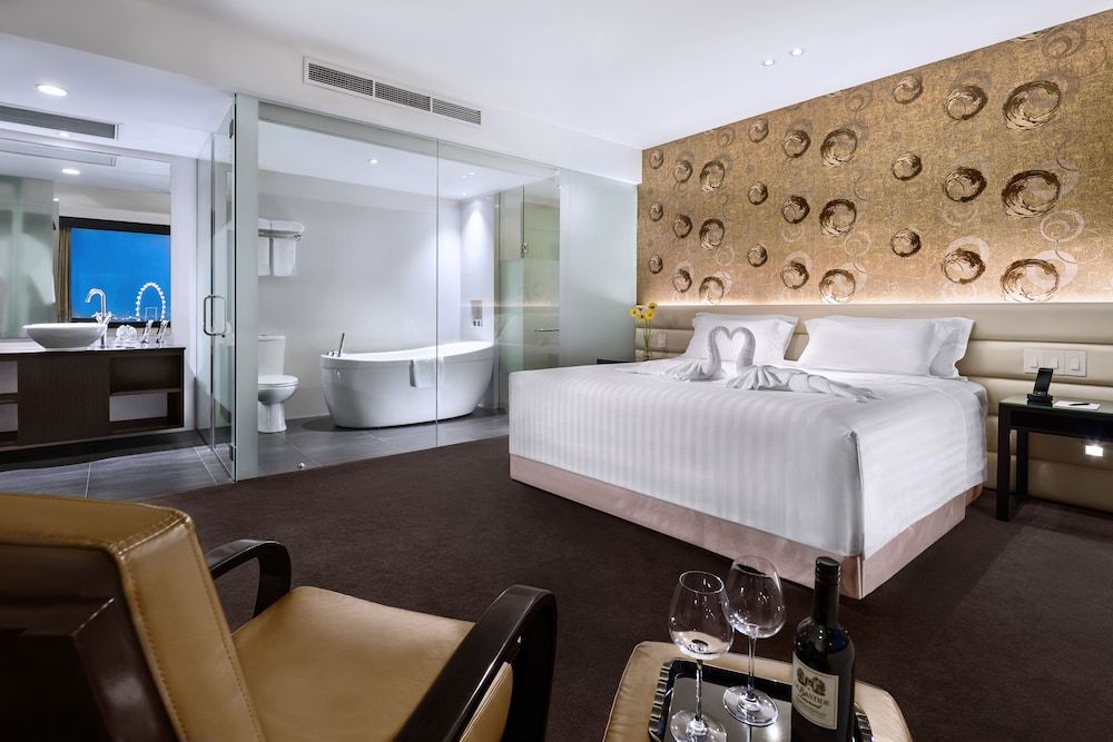 undefined Furama City Centre 4