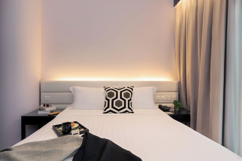 Furama City Centre Superior Room 6