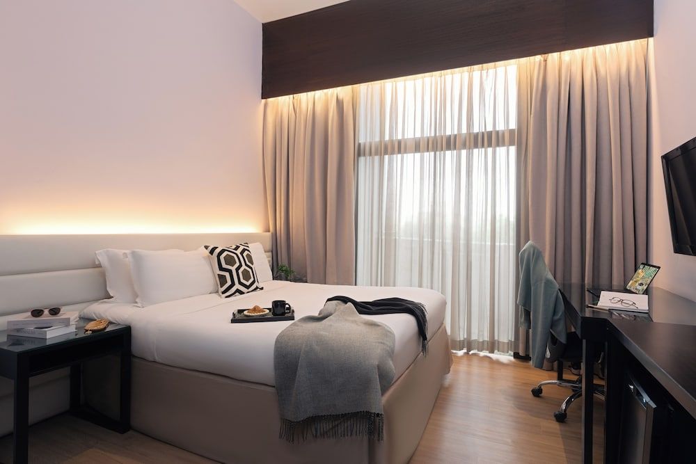 Furama City Centre Superior Room 4