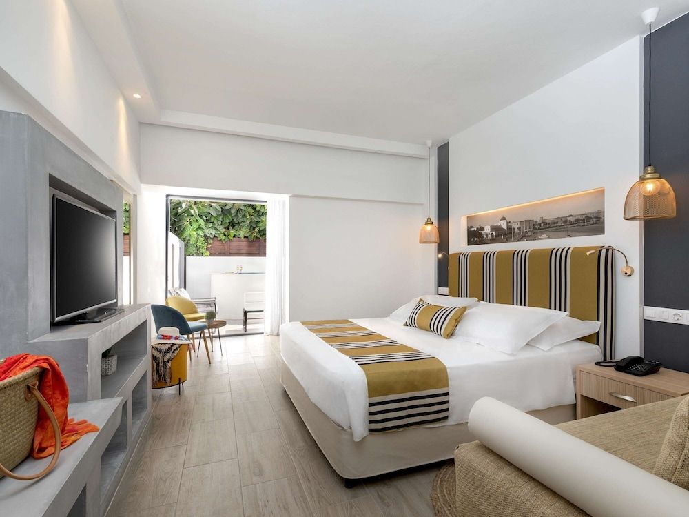 Junior Suite, 1 King Bed with Sofa bed, Terrace