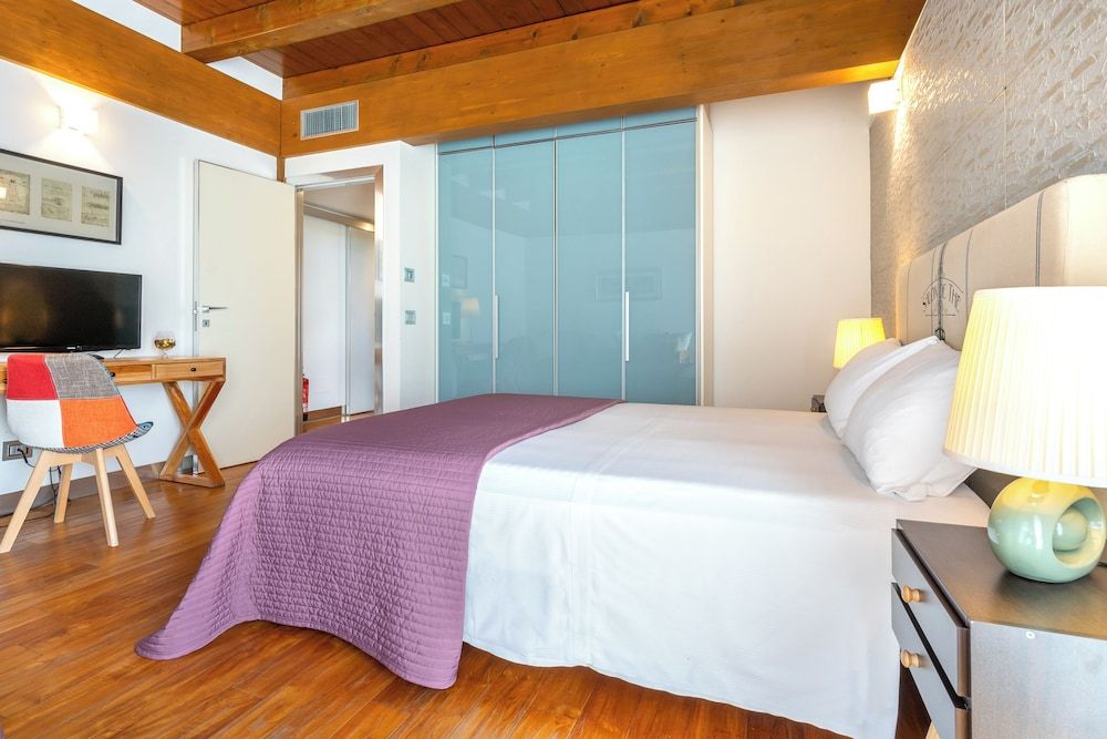 Casale delle Ronde B&B Room, Private Bathroom, Courtyard View 3