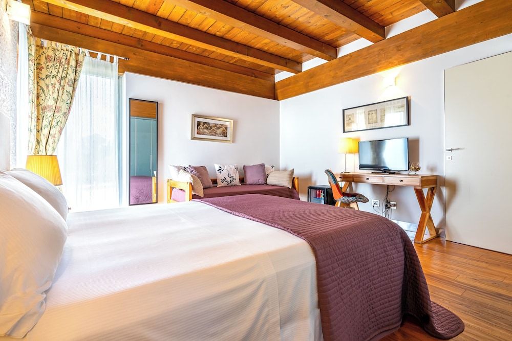 Casale delle Ronde B&B Room, Private Bathroom, Courtyard View 4