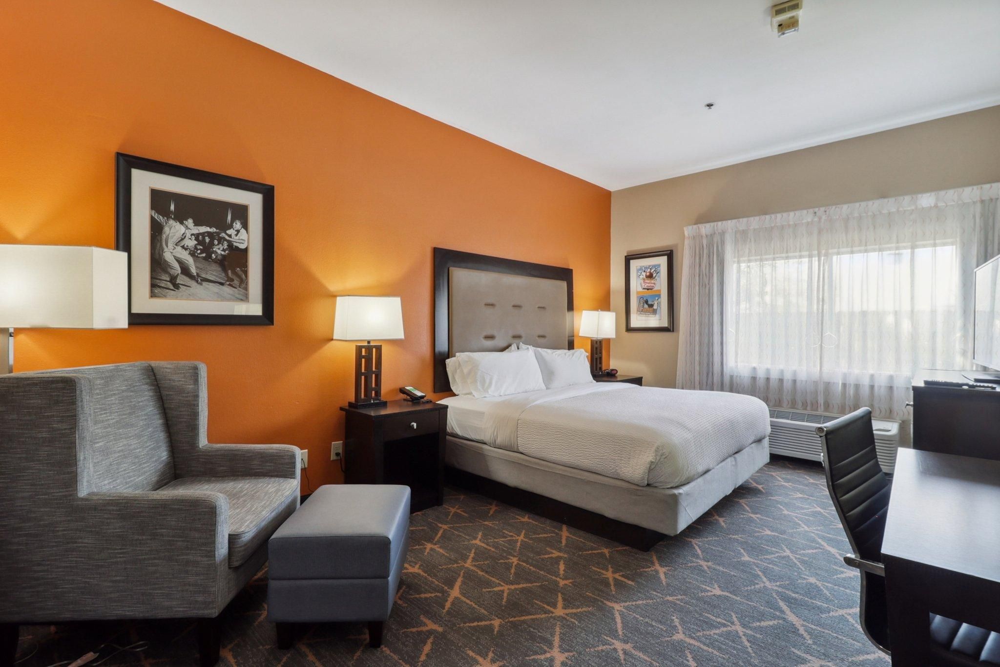 1 King Bed Executive Non-Smoking
