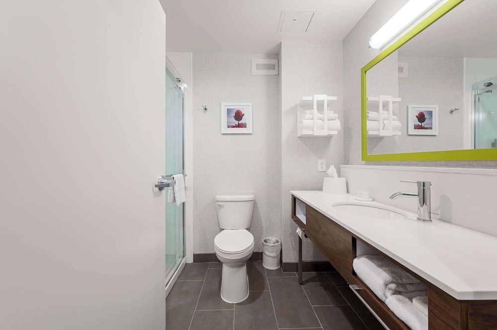 Queen Room, Single Use