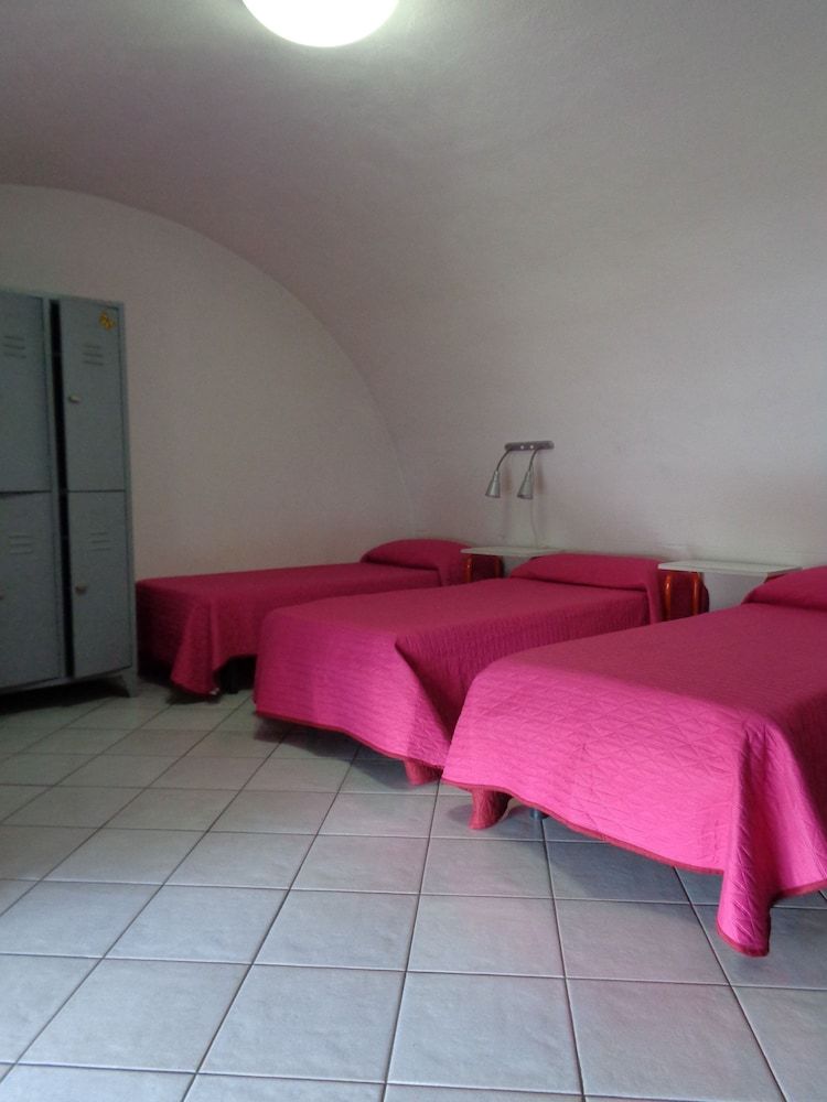 Shared Dormitory, Women only