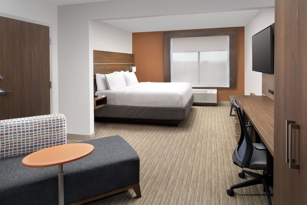Standard Room, 1 King Bed, Accessible (Comm)