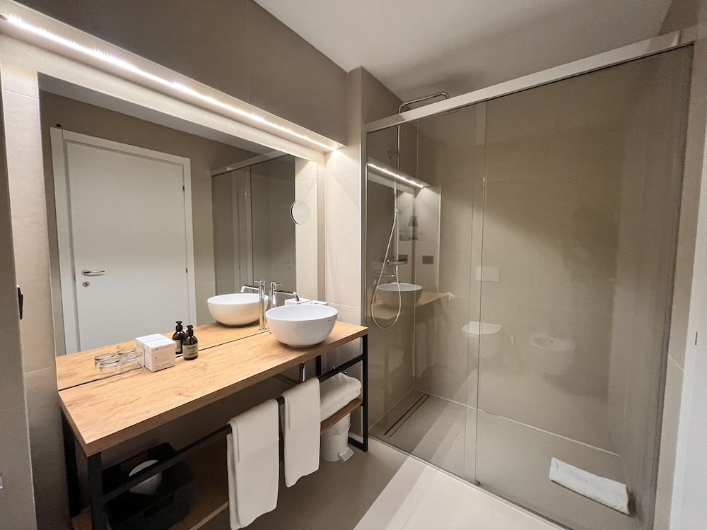 Hotel America Double Room, Balcony, City View 7