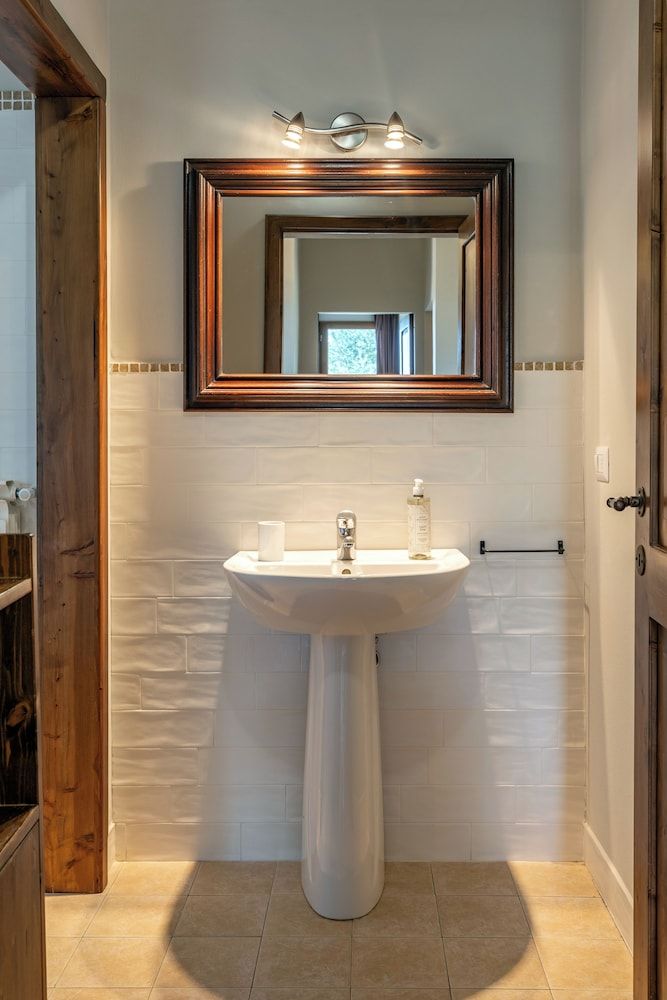 Classic Apartment, Queen, 1 Bedroom, Hill View