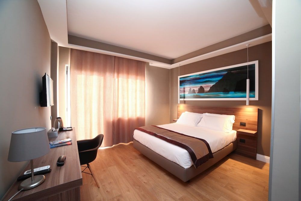 7th Floor Suite Room