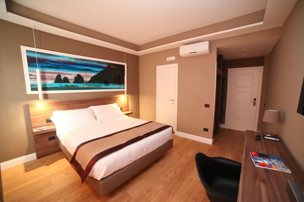 7th Floor Suite Room 3