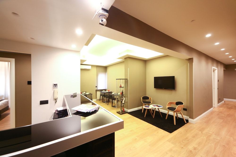 7th Floor Suite Room 8