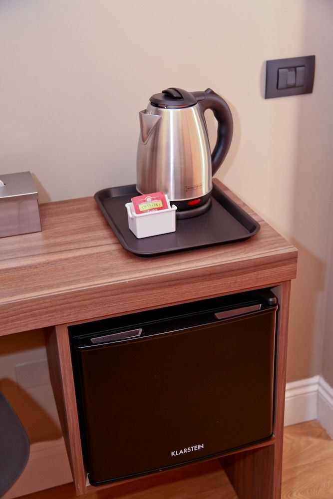 7th Floor Suite Room 7