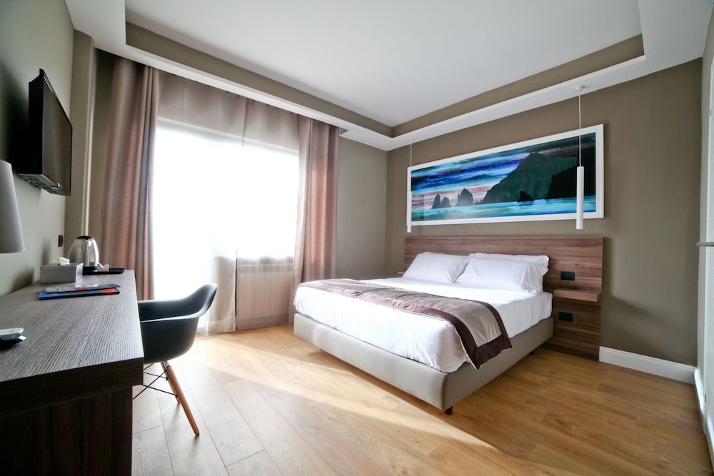 7th Floor Suite Room 2