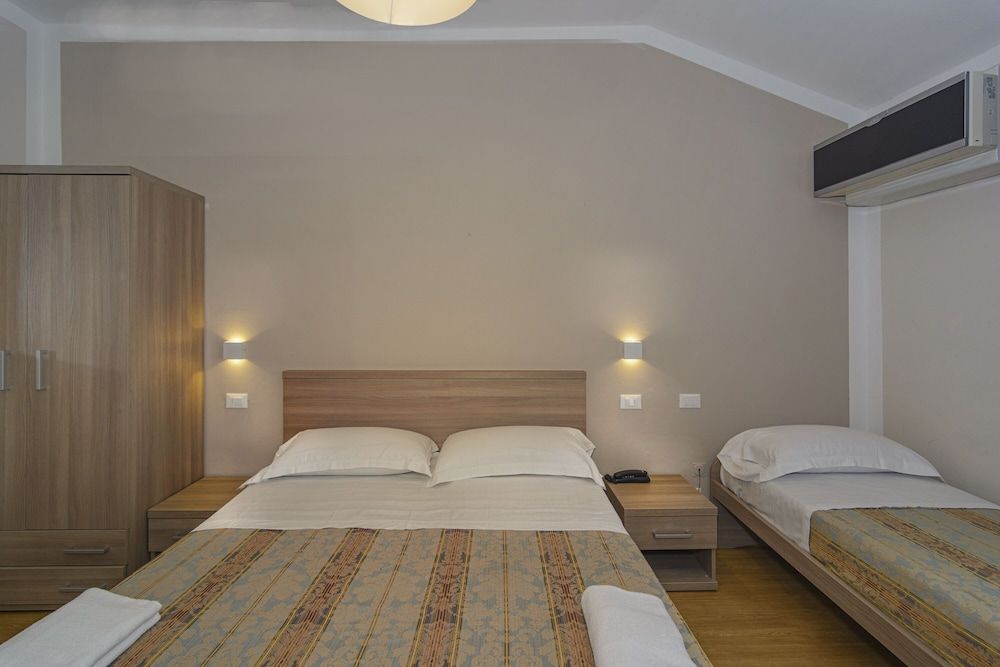 Hotel La Pace Basic Triple Room 2