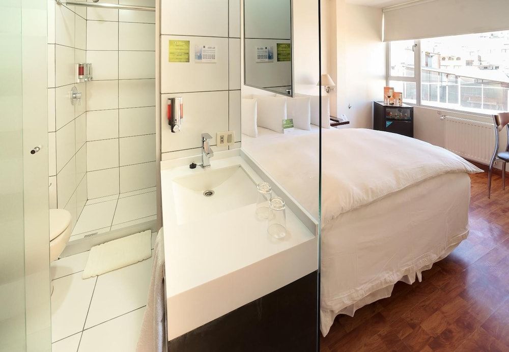 Hotel LP Columbus Standard Room, 1 Queen Bed 3