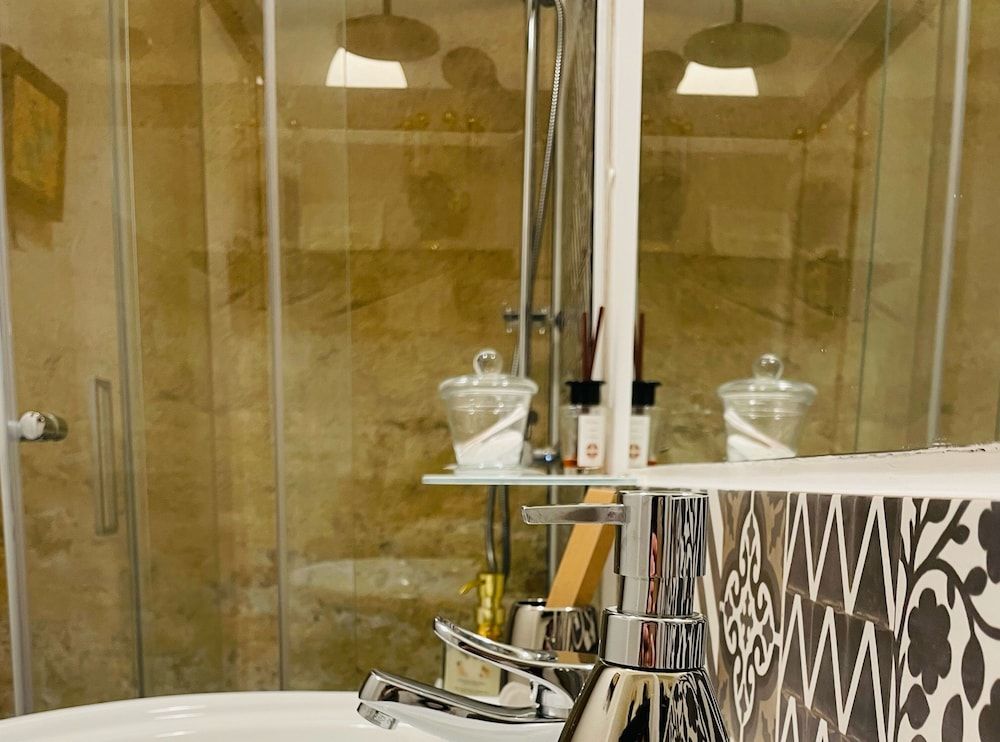 P&G Design Luxury Double Room (Roccia) 4