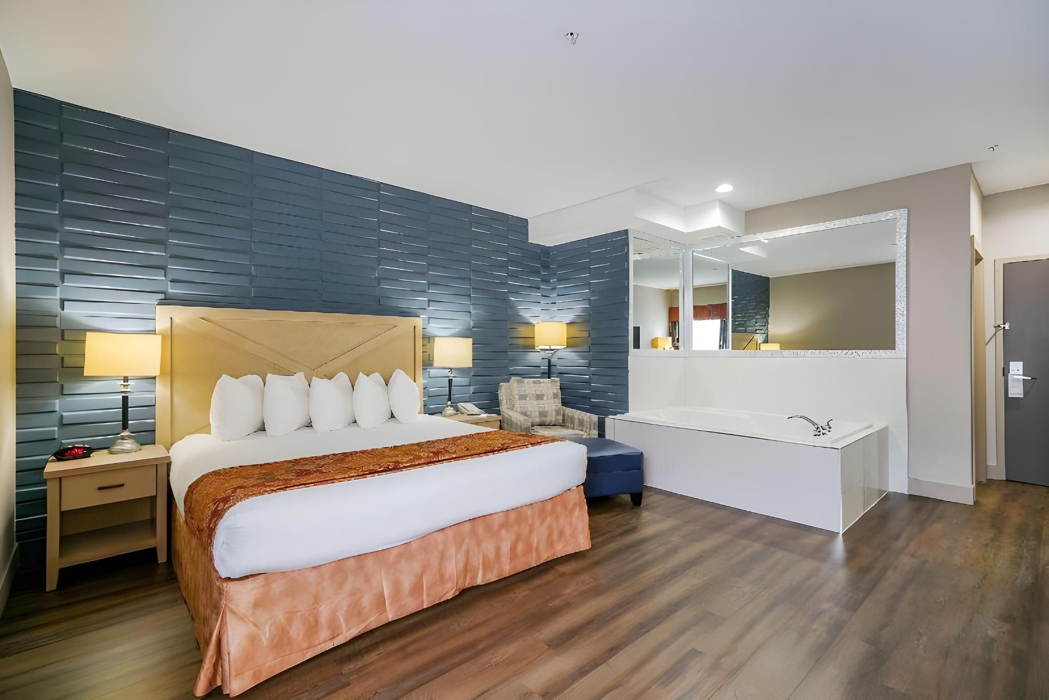 1 King Bed, Nonsmoking