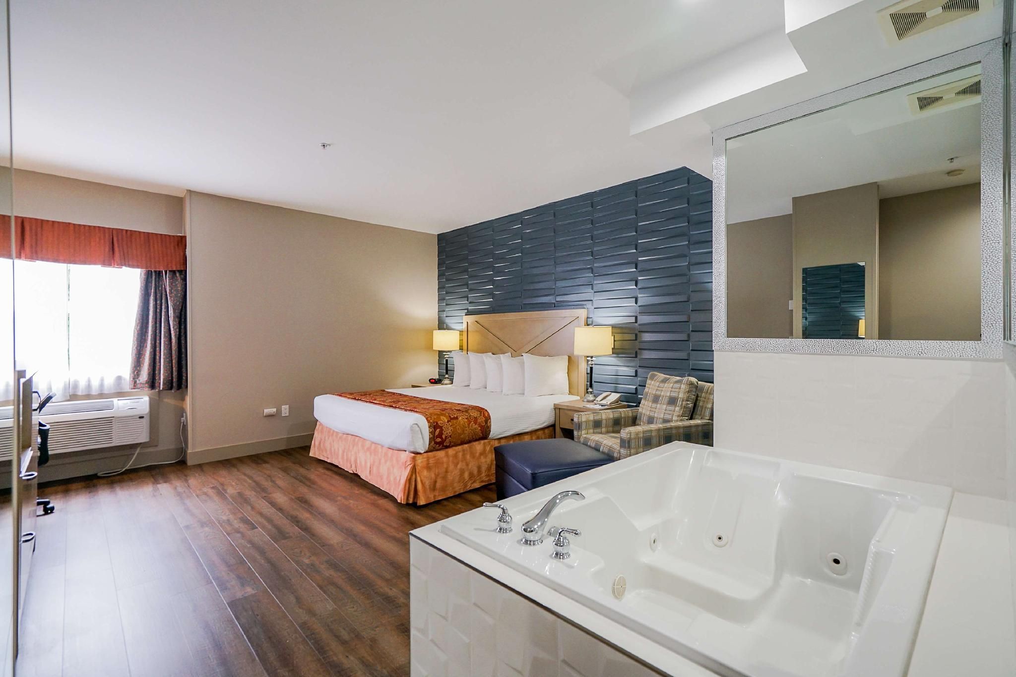 Best Western Peace Arch Inn 1 King Bed, Nonsmoking, Jacuzzi 2