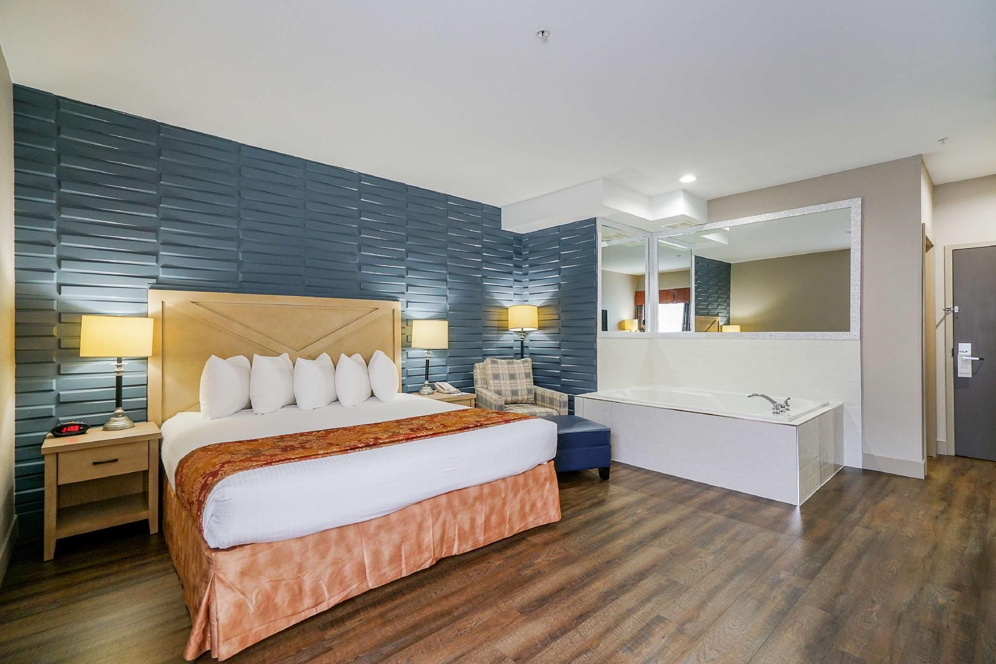 Best Western Peace Arch Inn 1 King Bed, Nonsmoking, Jacuzzi