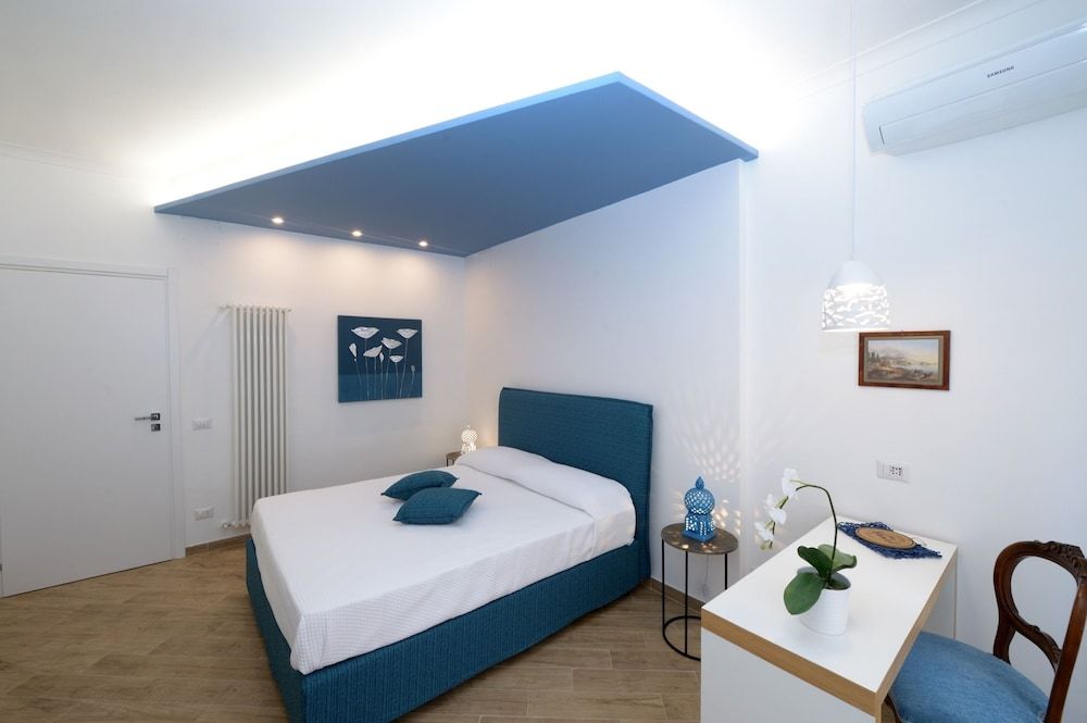 Superior Room, 1 King Bed, Balcony (Partenope)