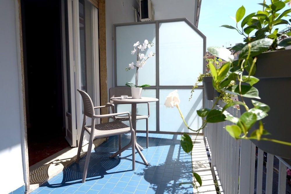 Suite, Balcony
