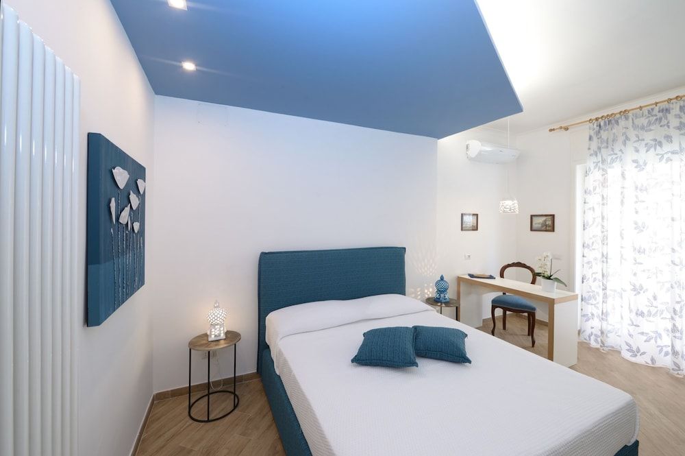 Superior Room, 1 King Bed, Balcony (Partenope)