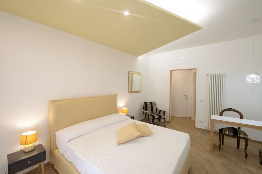 Superior Room, 1 King Bed, Balcony (Guarracino)
