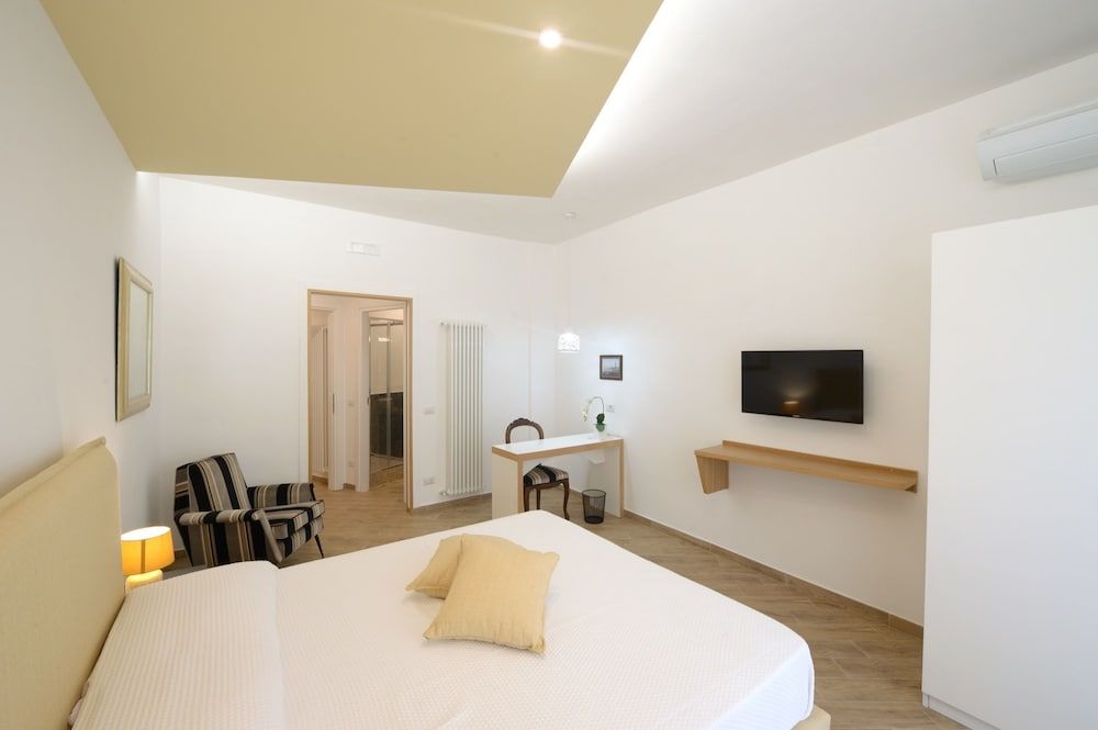 Superior Room, 1 King Bed, Balcony (Guarracino)