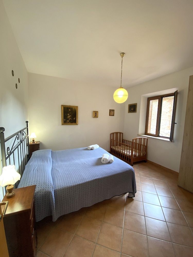 Basic House, 2 Bedrooms, Kitchen
