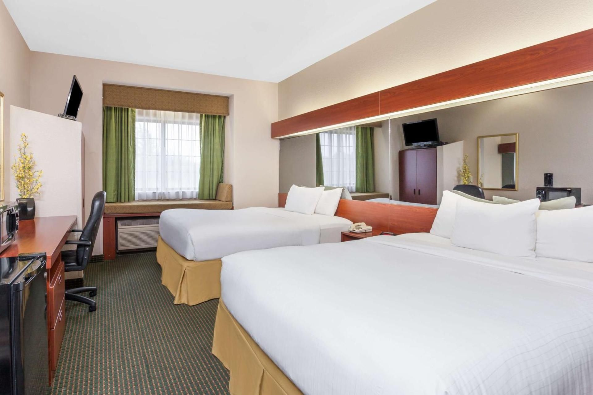 2 Queen Beds Non-Smoking