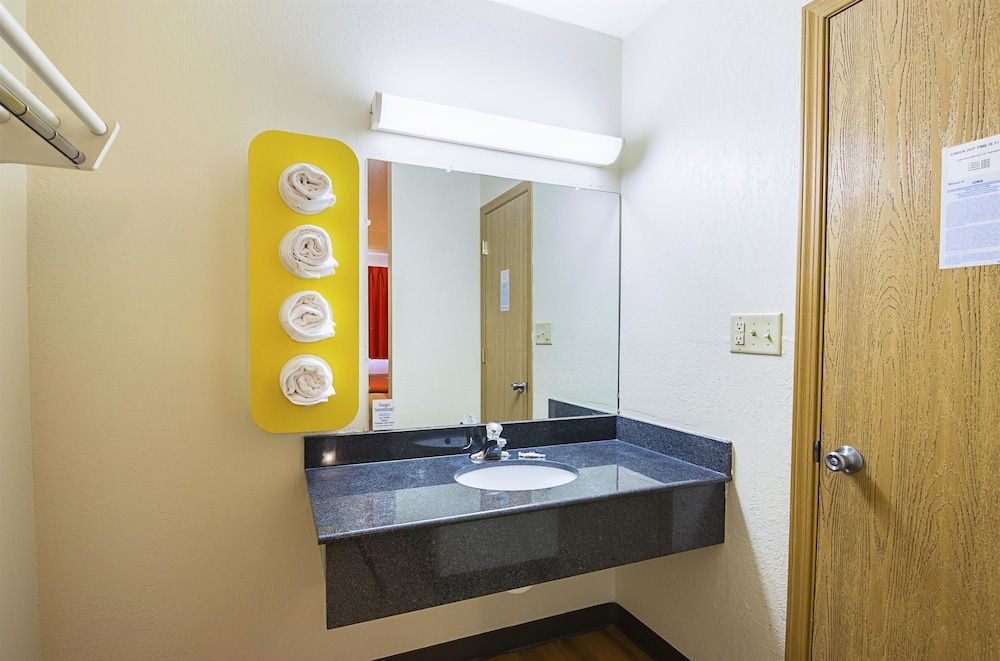 Rodeway Inn Dubuque Room, 1 Double Bed, Non Smoking 5