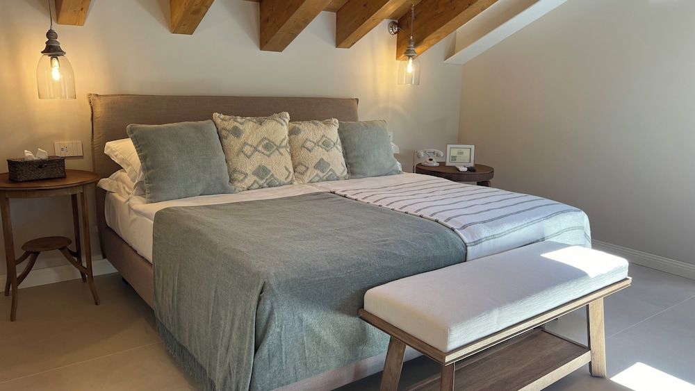Premium Room, 1 King Bed with Sofa bed, Lake View