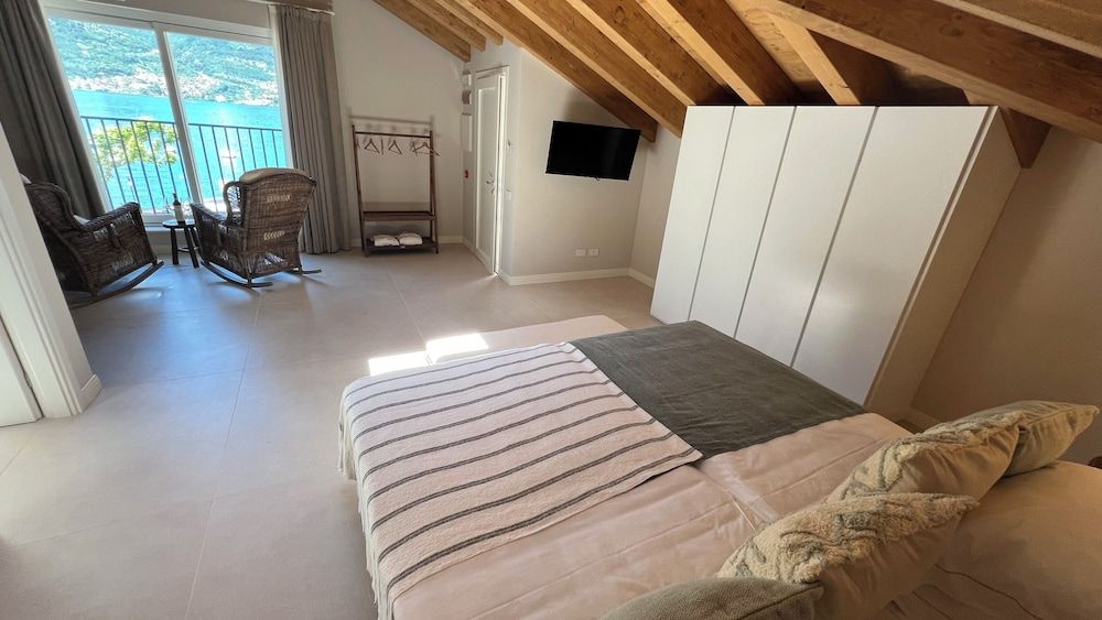 Premium Room, 1 King Bed with Sofa bed, Lake View