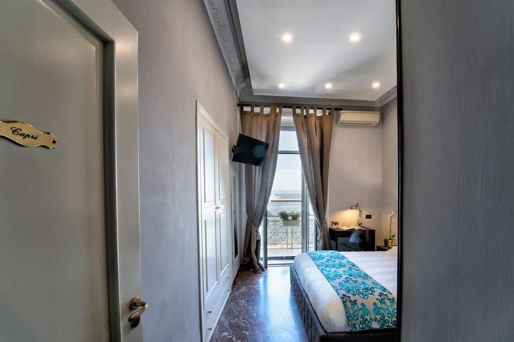 Seaside Caracciolo Superior Double Room, Bay View 8