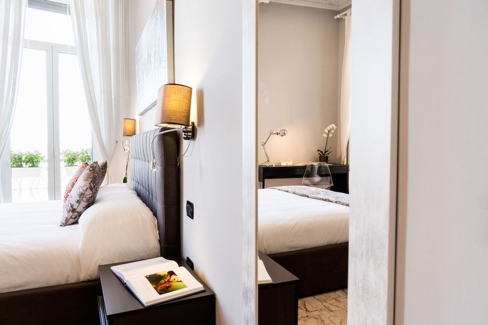 Seaside Caracciolo Deluxe Double Room, Private Bathroom, Bay View 4