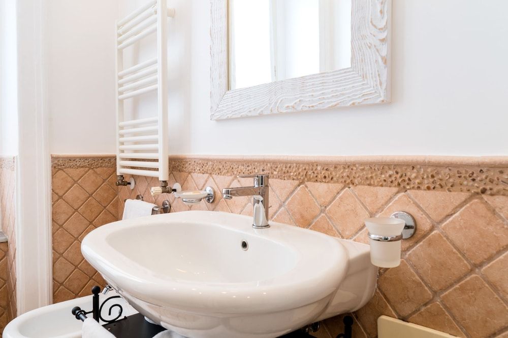 Seaside Caracciolo Deluxe Double Room, Private Bathroom, Bay View 10