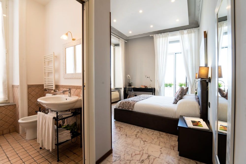 Seaside Caracciolo Deluxe Double Room, Private Bathroom, Bay View 5