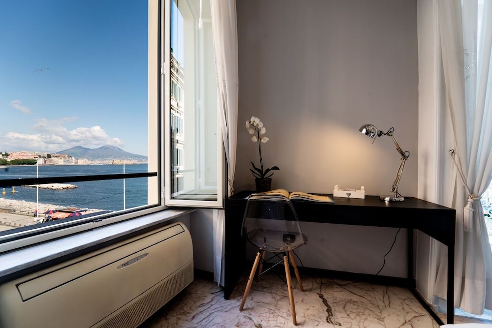 Seaside Caracciolo Deluxe Double Room, Private Bathroom, Bay View 12
