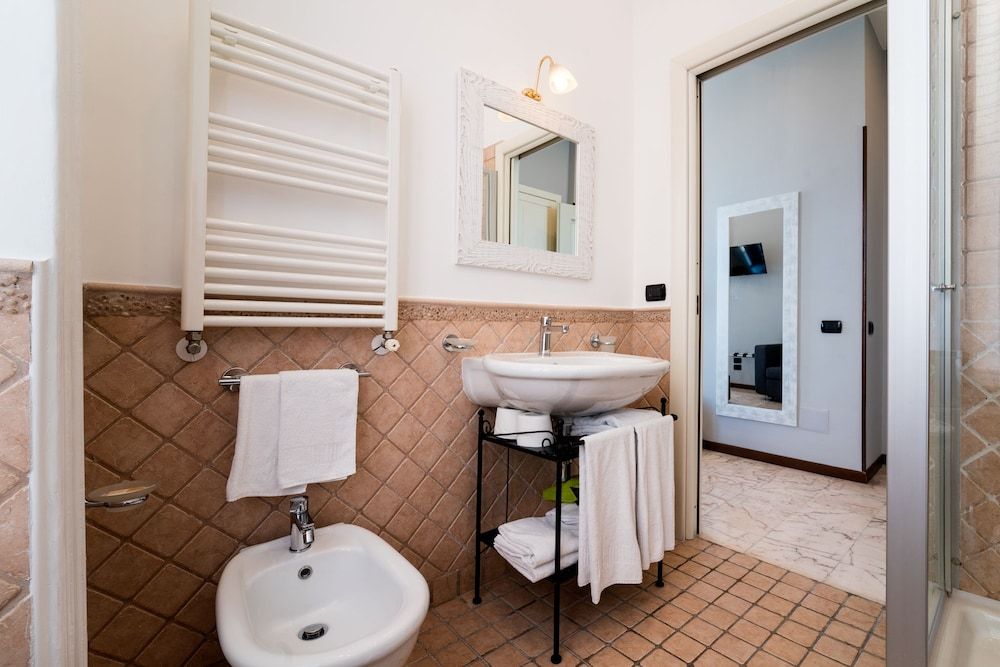 Seaside Caracciolo Deluxe Double Room, Private Bathroom, Bay View 8