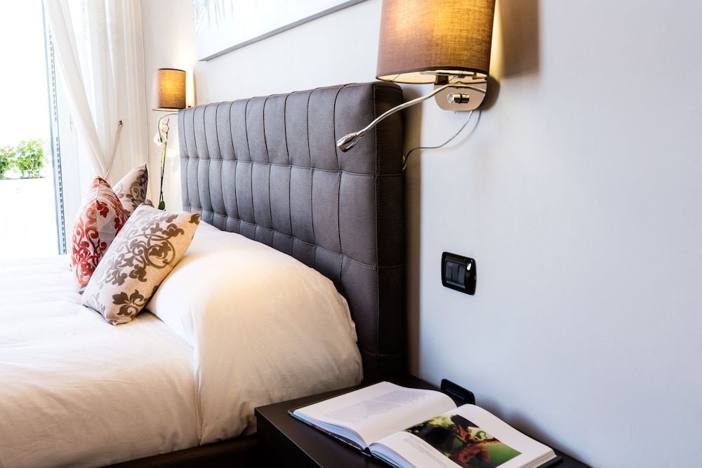 Seaside Caracciolo Deluxe Double Room, Private Bathroom, Bay View 3