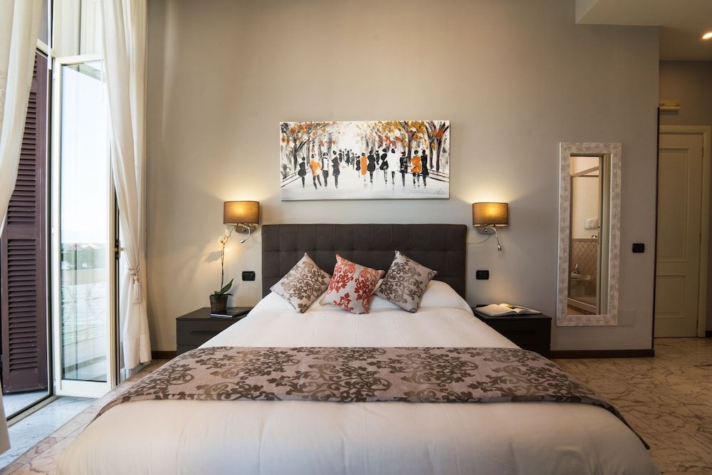 Seaside Caracciolo Deluxe Double Room, Private Bathroom, Bay View 2