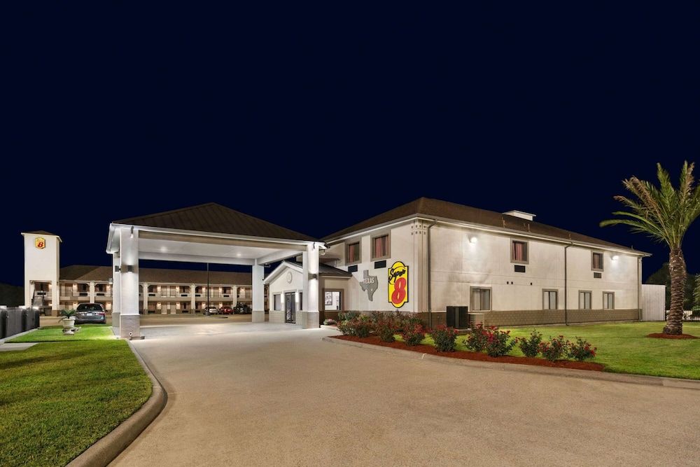 undefined Super 8 by Wyndham Houston/Downtown/I-610 10