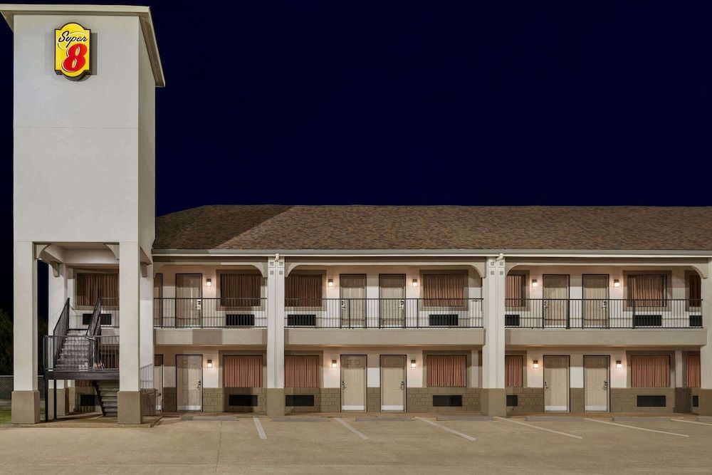 undefined Super 8 by Wyndham Houston/Downtown/I-610 9